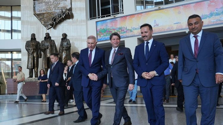 Bakırköy Adliyesi’nde Başsavcı Vekillerine veda! Başsavcı Gümüş’ten hediye takdimi - Resim: 1