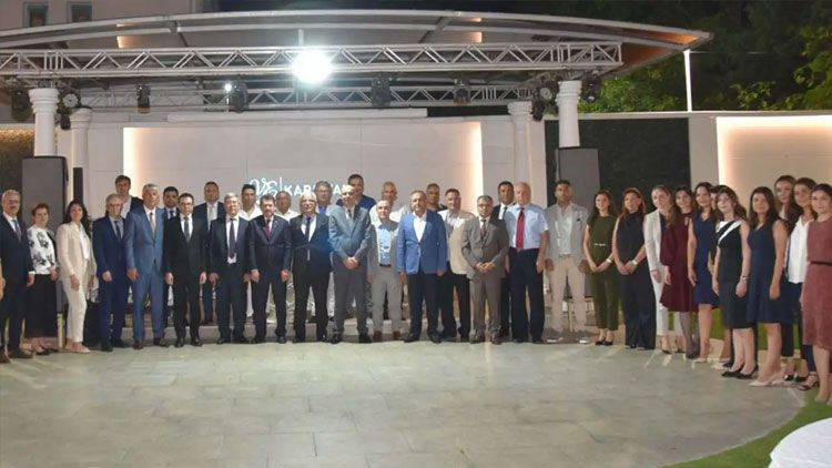 Karşıyaka Adliyesi’nde ‘efsane başkana’ duygulu veda - Resim: 2