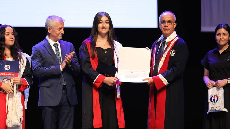 Yargı camiası gelecekteki meslektaşlarının mezuniyet heyecanına ortak oldu! - Resim: 3