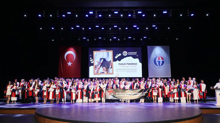 Yargı camiası gelecekteki meslektaşlarının mezuniyet heyecanına ortak oldu! - Resim: 8