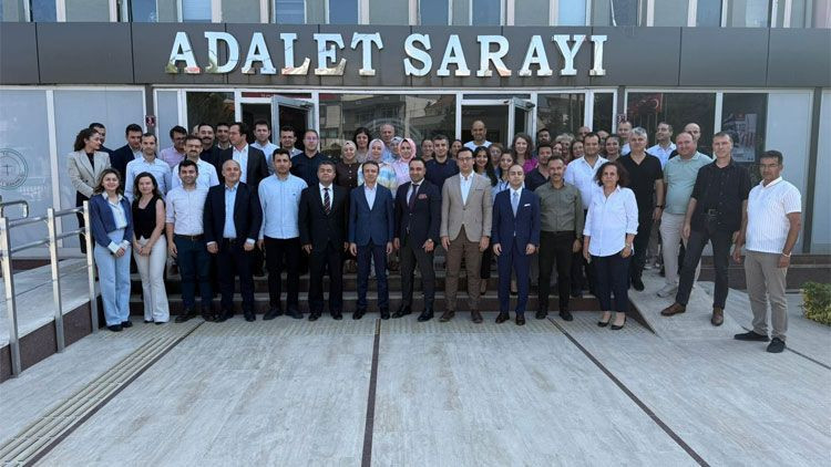 Bandırma Adliyesi’nde Başsavcı Demirdaş’a duygusal veda! - Resim: 1