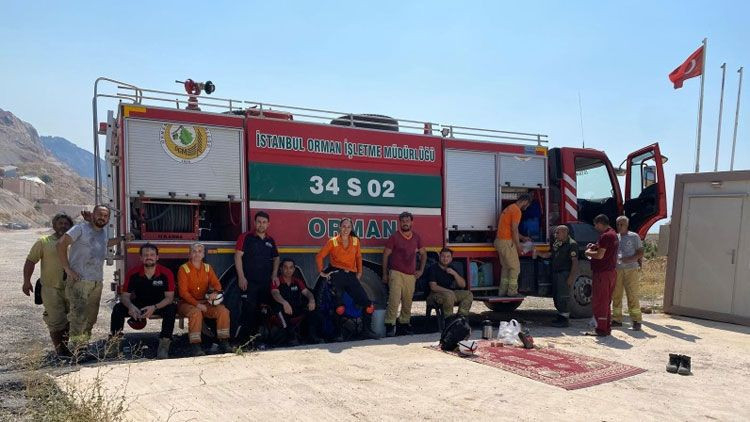 Bakırköy Adliyesi’nden yangınla mücadeleye büyük destek! AD-KUR ekipleri görevlerini başarıyla tamamladı - Resim: 1