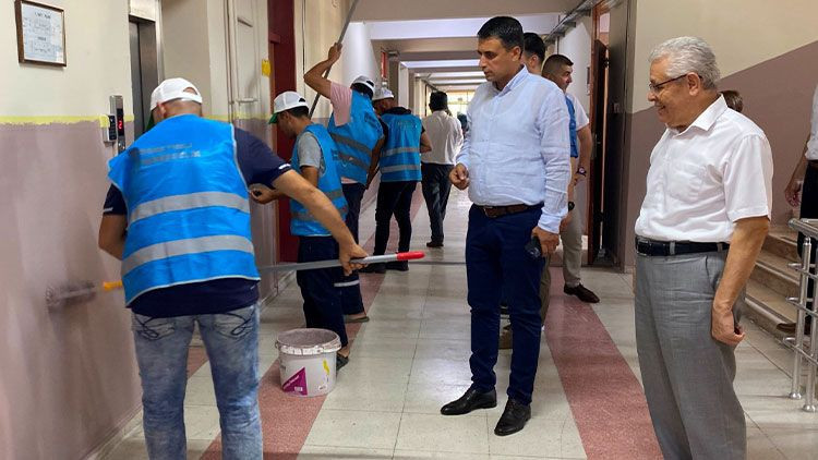 Alaşehir’de denetimli serbestlik yükümlüleri okulları yeniledi! Başsavcı Tuncay yerinde inceledi - Resim: 2