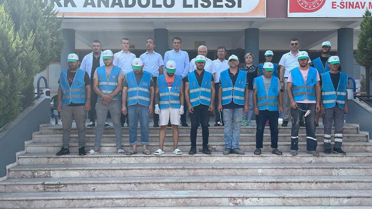 Alaşehir’de denetimli serbestlik yükümlüleri okulları yeniledi! Başsavcı Tuncay yerinde inceledi - Resim: 3