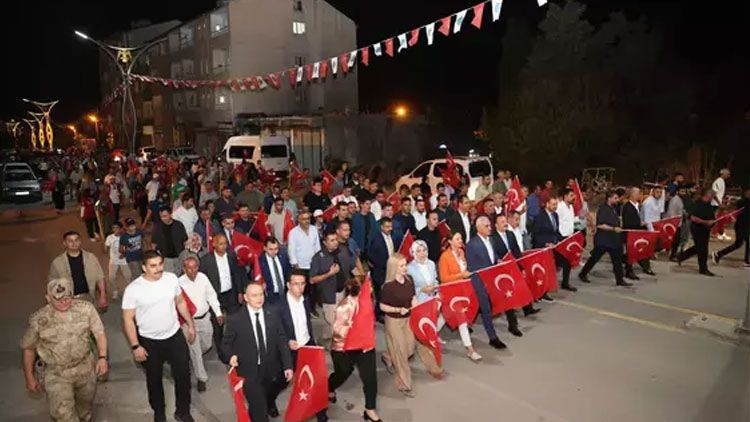 Malazgirt’te fener alayı! Zafer kutlamalarına Başsavcı Kantar da katıldı - Resim: 3