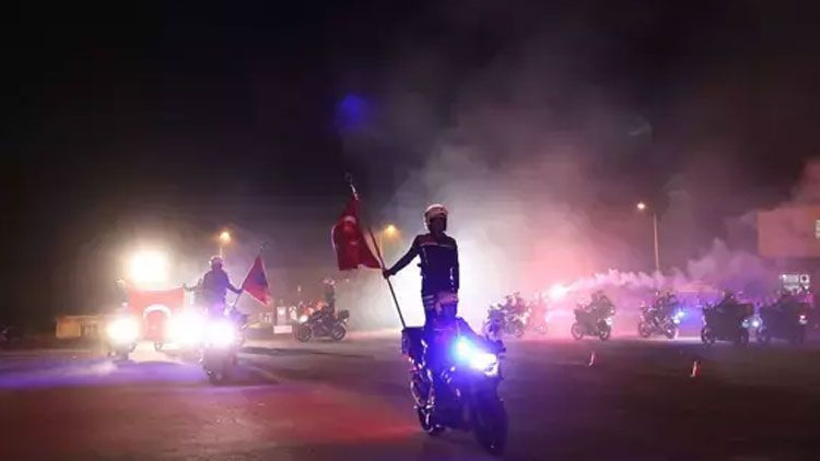 Malazgirt’te fener alayı! Zafer kutlamalarına Başsavcı Kantar da katıldı - Resim: 5