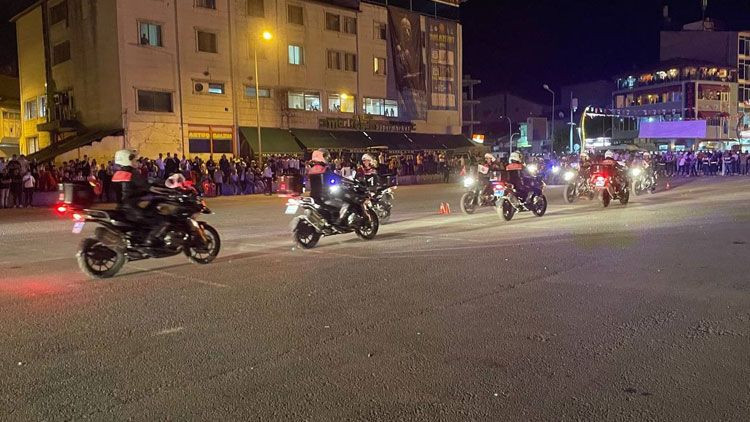 Malazgirt’te fener alayı! Zafer kutlamalarına Başsavcı Kantar da katıldı - Resim: 6