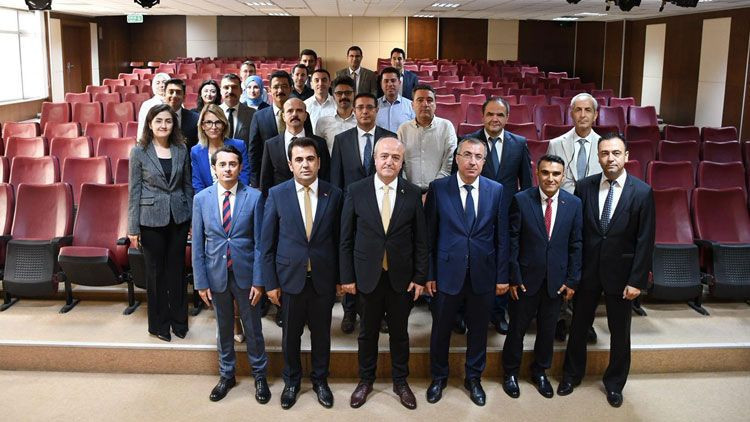 Manisa Adliyesi’nde birinci sınıfa ayrılan hakim-savcılar için tören! - Resim: 1