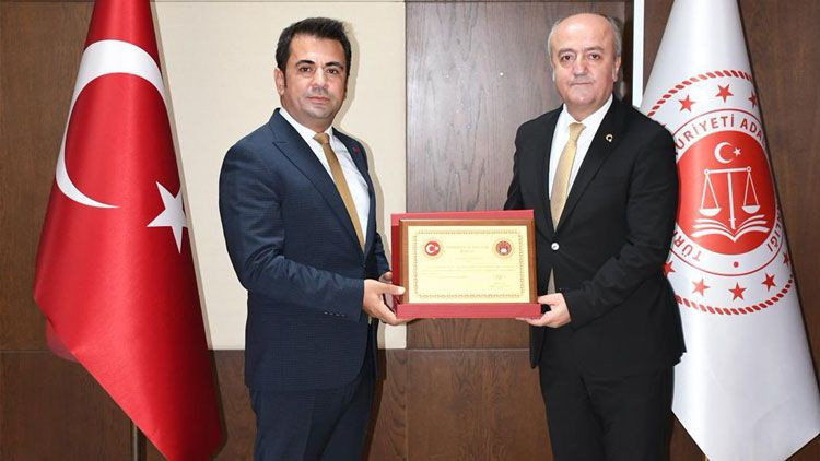 Manisa Adliyesi’nde birinci sınıfa ayrılan hakim-savcılar için tören! - Resim: 2