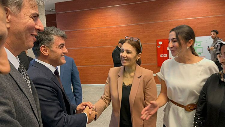 Başsavcı Dönmez, yeni görev yerinde çiçeklerle karşılandı - Resim: 1