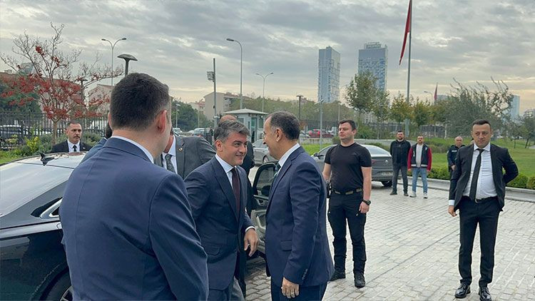 Başsavcı Dönmez, yeni görev yerinde çiçeklerle karşılandı - Resim: 4