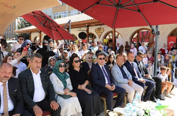 Başsavcı Burak Yılmaz gastronomi festivalinde! Ünlü şefler yemekleri değerlendirdi - Resim: 1