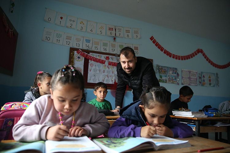 MEB 25 bin öğretmen atama takvimi: 2025 25 bin öğretmen kadro ve branş dağılımı nasıl ve ne zaman açıklanacak? - Resim: 1