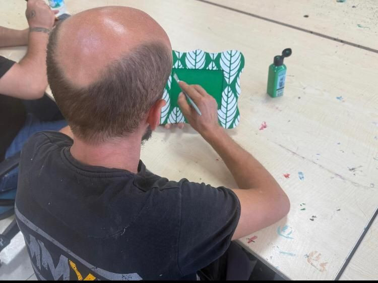 Başsavcı Şahin öncülük etti! Yükümlüler fırçalarını sabır için salladı - Resim: 2