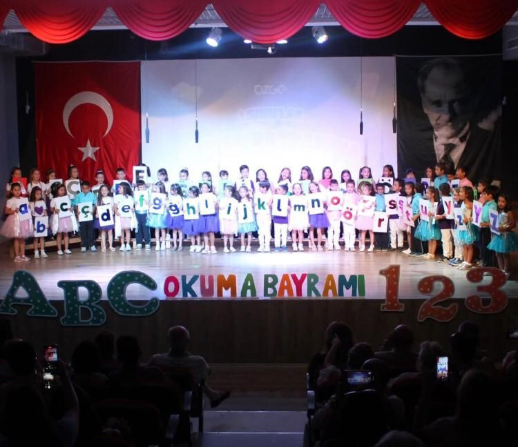 Minik öğrencilerden okuma etkinliği! Başsavcı Kılıç da öğrencilerin coşkusuna eşlik etti - Resim: 1