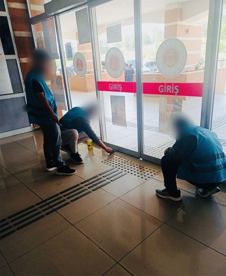 Kastamonu Adliyesi'nde 'denetimli' mesai! Binanın tüm temizliğini onlar yapıyor - Resim: 2