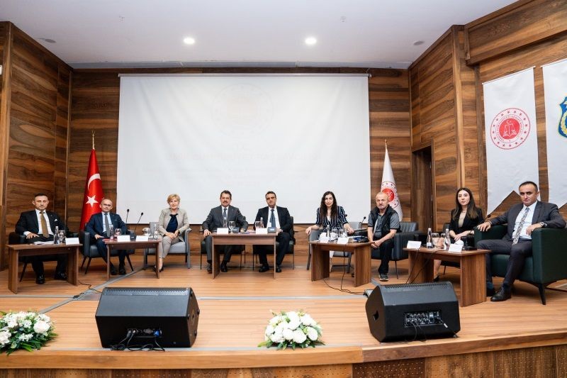 İzmir Adliyesi'nden kadına şiddete karşı sıkı tedbir! Savcı sayısı 4'ten 9'a çıkarıldı - Resim: 4