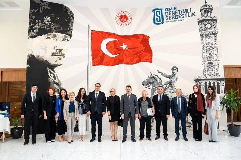 İzmir Adliyesi'nden kadına şiddete karşı sıkı tedbir! Savcı sayısı 4'ten 9'a çıkarıldı - Resim: 1