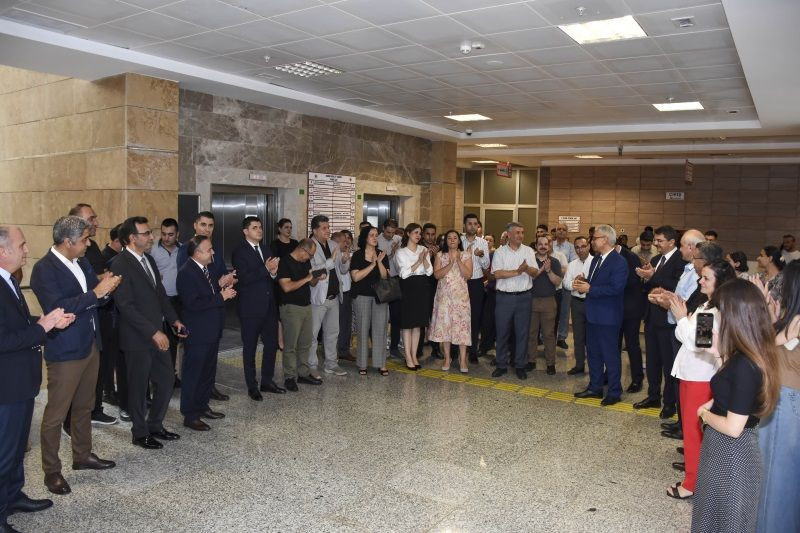 Komisyon Başkanı Çolak adliyeden alkışlarla uğurlandı! BAM Savcılığına atanmıştı - Resim: 2