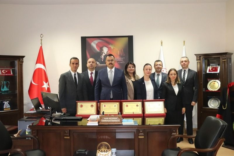 Amasya Adliyesi’nde birinci sınıfa ayrılan hakimlere plaket töreni - Resim: 4