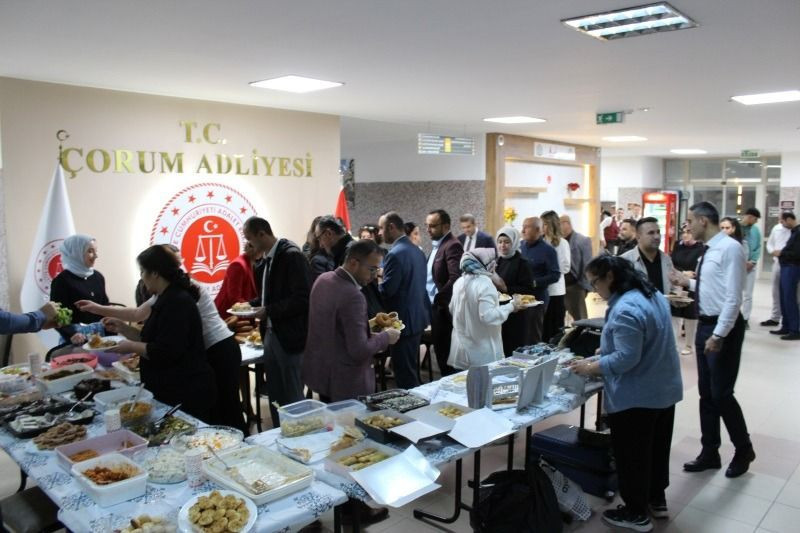 Çorum Adliyesi’nde Gazze için kermes düzenlendi! Başsavcı Bektaş’tan kermese destek ziyareti - Resim: 1
