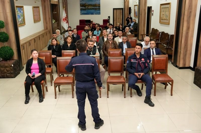 Bakırköy Adliyesi’nde temel yangın eğitimi düzenlendi - Resim: 7