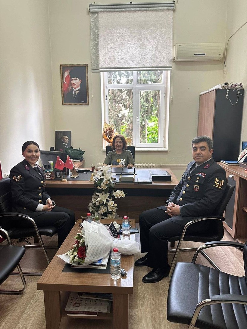 Jandarmadan Anneler Günü'nde anlamlı ziyaret! - Resim: 5