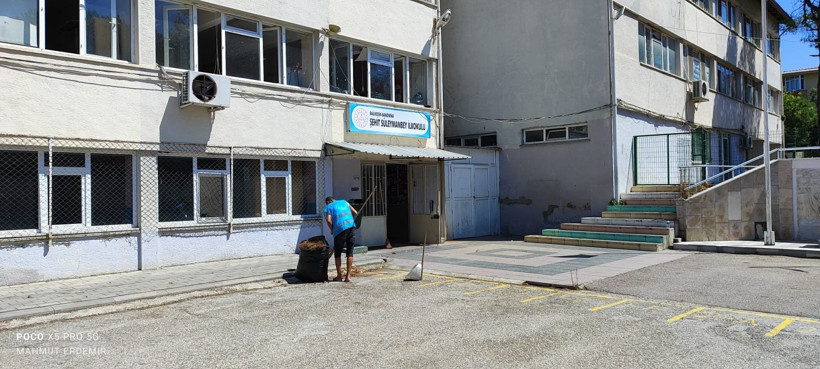 Bandırma'da denetimli serbestlik yükümlülerinden 14 okulda yenileme çalışması - Resim: 7