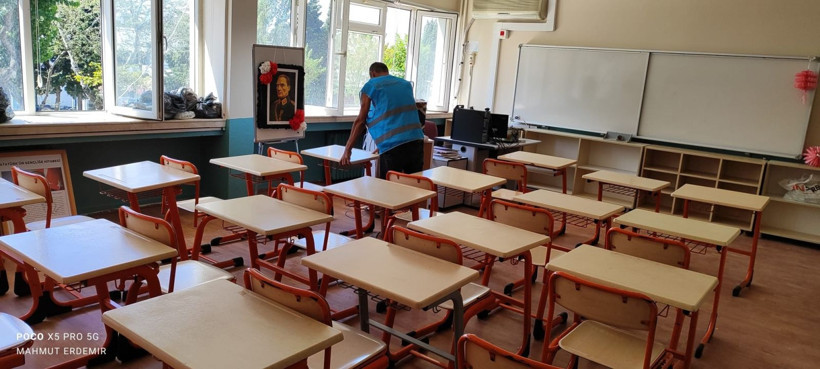 Bandırma'da denetimli serbestlik yükümlülerinden 14 okulda yenileme çalışması - Resim: 1