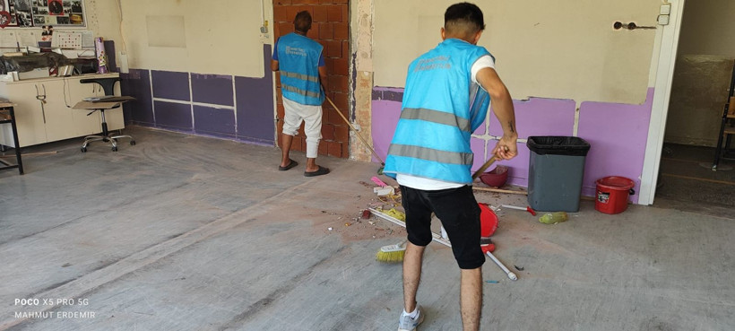 Bandırma'da denetimli serbestlik yükümlülerinden 14 okulda yenileme çalışması - Resim: 6