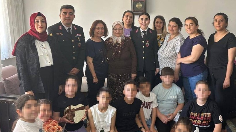 Jandarmadan Anneler Günü'nde anlamlı ziyaret!