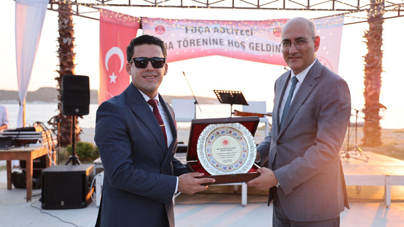 Foça Adliyesi veda yemeğinde buluştu! Kaymakam Aydın plaket takdim etti!