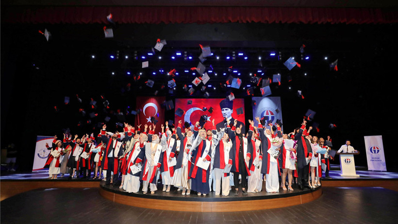 Yargı camiası gelecekteki meslektaşlarının mezuniyet heyecanına ortak oldu!