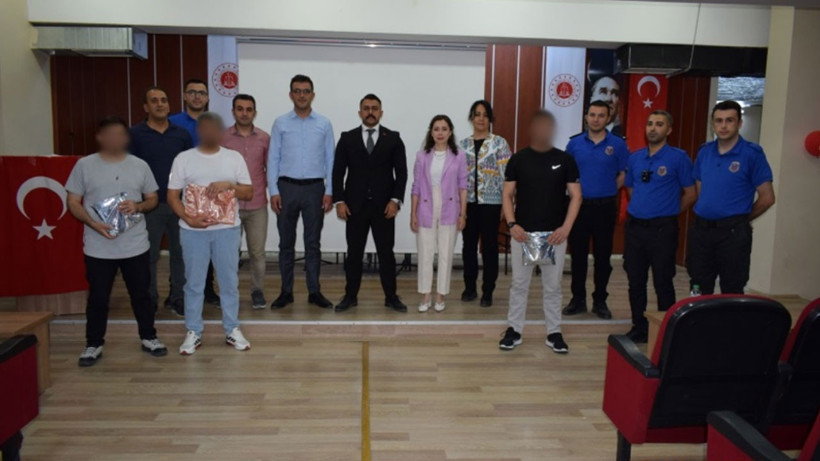 Patnos Cezaevi'nden örnek etkinlik! Ödülleri Savcı Sürezli verdi