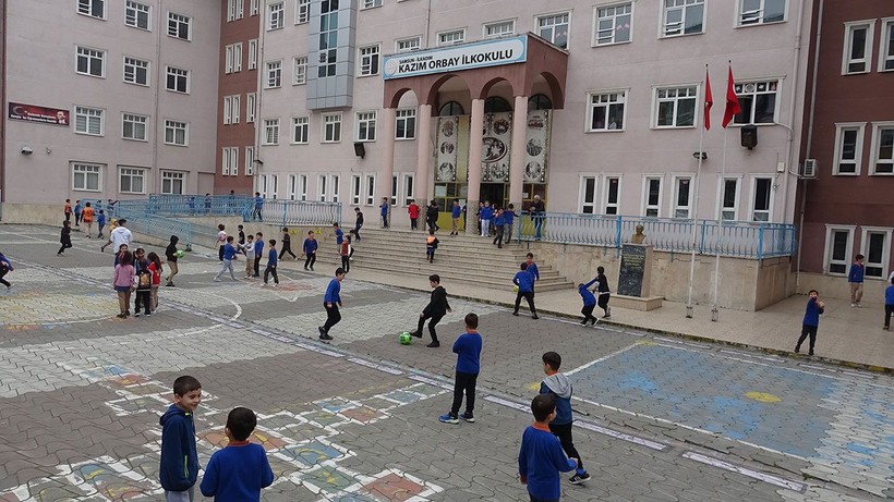 Öğrenciye 'başörtüsü mobbingi' iddiası karakolda bitti! "Kadın gibi görünüyorsunuz" - Resim: 1