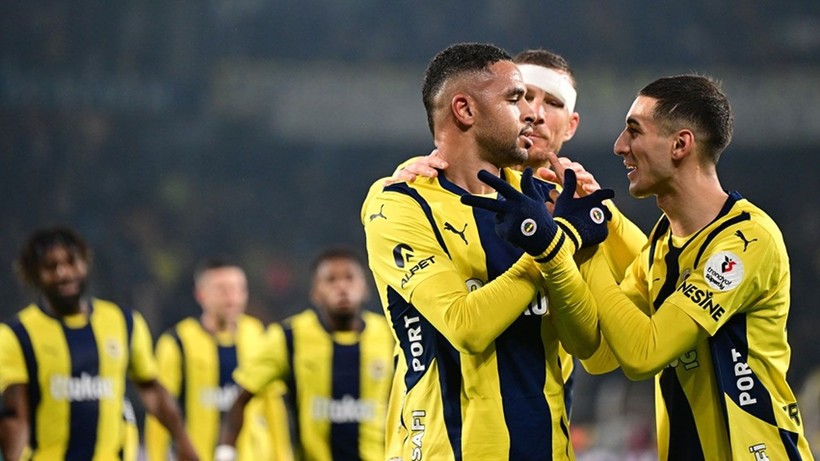 Dzeko, Djiku, Maximin… Ali Koç bizzat üzerlerini çizdi! Fenerbahçe'de 16 yıldız gidiyor - Resim: 1