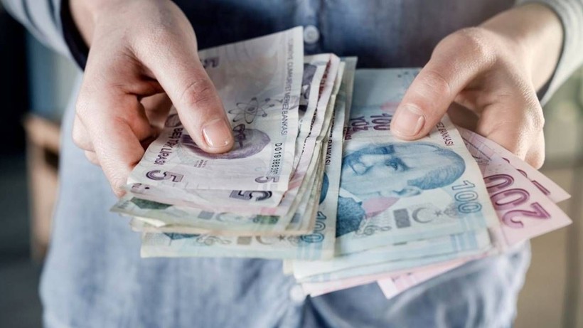 Çifte bayram kapıda: 4C, EYT, SSK ve Bağ‑Kur’luyu etkiliyor! Maaşı 14.469 TL’yi geçen herkese ek ikramiye yağmuru! - Resim: 4