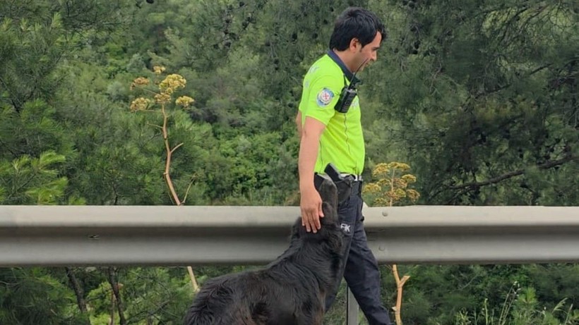Trafik kazasında insanlık dersi! Polis ekiplerinin merhameti takdir topladı - Resim: 2