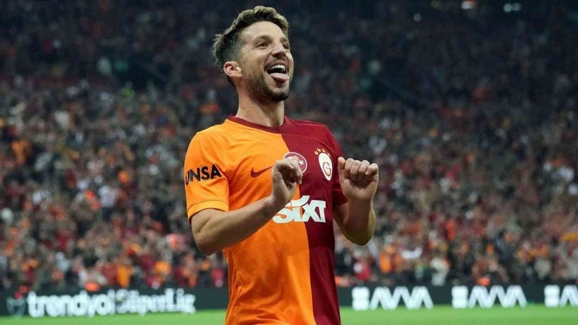 Galatasaray'da Mertens bilmecesi! Futbolu bırakıyor mu? - Resim: 1