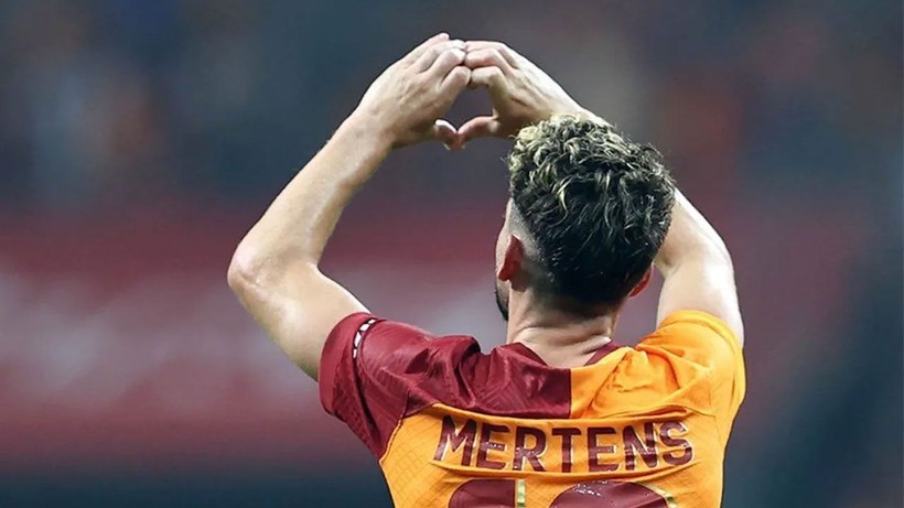 Galatasaray'da Mertens bilmecesi! Futbolu bırakıyor mu? - Resim: 6