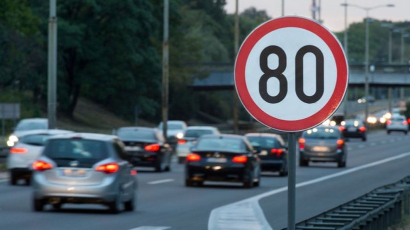 Trafik cezalarına 'makyaj yapmak' eklendi: 9 bin lira cezası var - Resim: 4