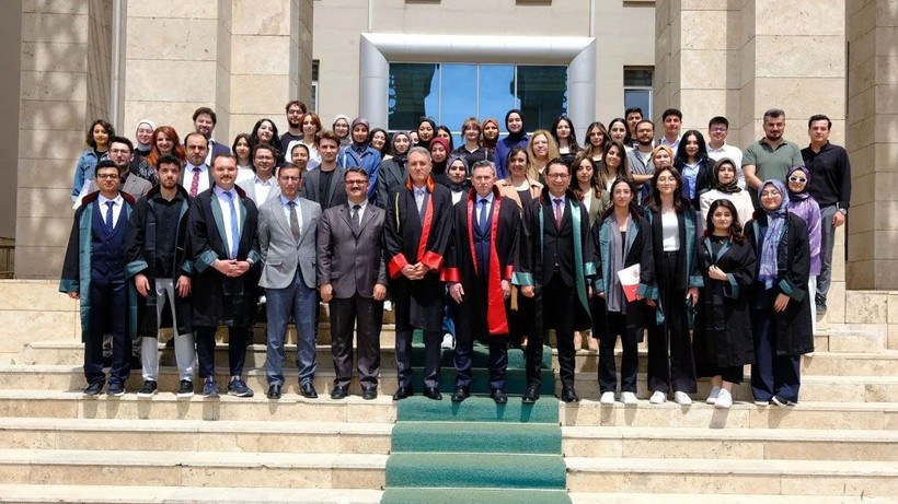 Hukuk bilgilerini pratiğe döktüler! Geleceğin yargı mensupları 'farazi' davada - Resim: 4