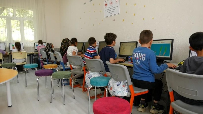 Başsavcı Solmaz duyurdu! Köy okullarına teknoloji desteği - Resim: 2