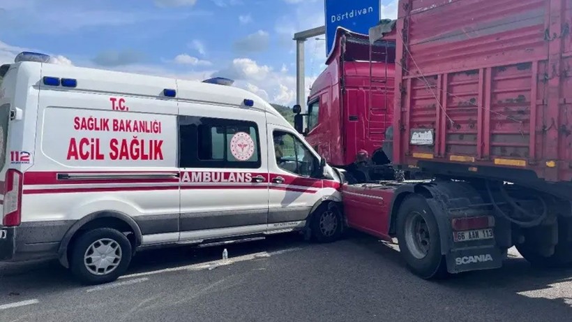 Başsavcıyı taşıyan ambulans kaza yaptı! Biri ağır 8 yaralı - Resim: 2
