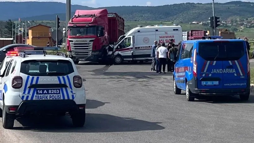 Başsavcıyı taşıyan ambulans kaza yaptı! Biri ağır 8 yaralı - Resim: 3