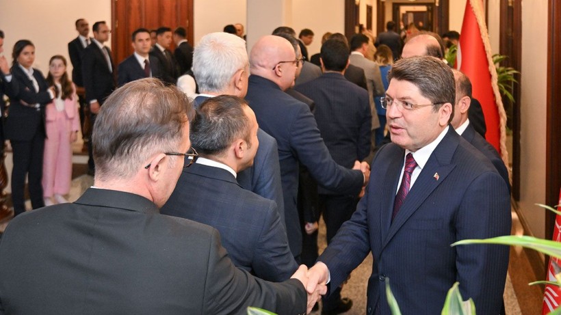 Bakan Tunç tek tek tebrik etti! Adalet Bakanlığı'nda bayramlaşma töreni - Resim: 1