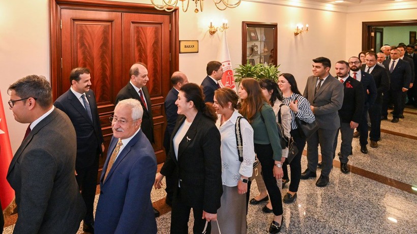 Bakan Tunç tek tek tebrik etti! Adalet Bakanlığı'nda bayramlaşma töreni - Resim: 2