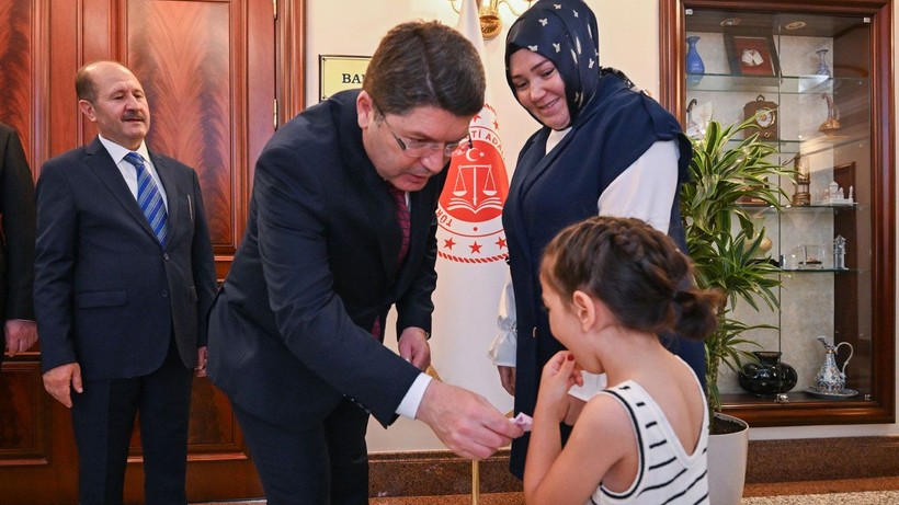Bakan Tunç tek tek tebrik etti! Adalet Bakanlığı'nda bayramlaşma töreni - Resim: 3