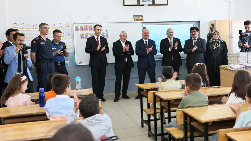 Vali Çalgan ile Başsavcı Bektaş karne heyecanına ortak oldu! - Resim: 2