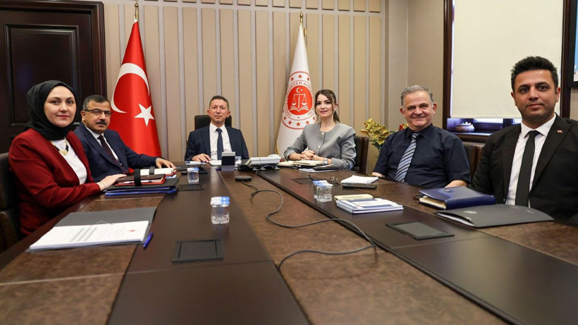 Adalet Komisyonlarıyla çevrimiçi toplantı! Hakim ve savcı yardımcılığı sistemi anlatıldı - Resim: 1